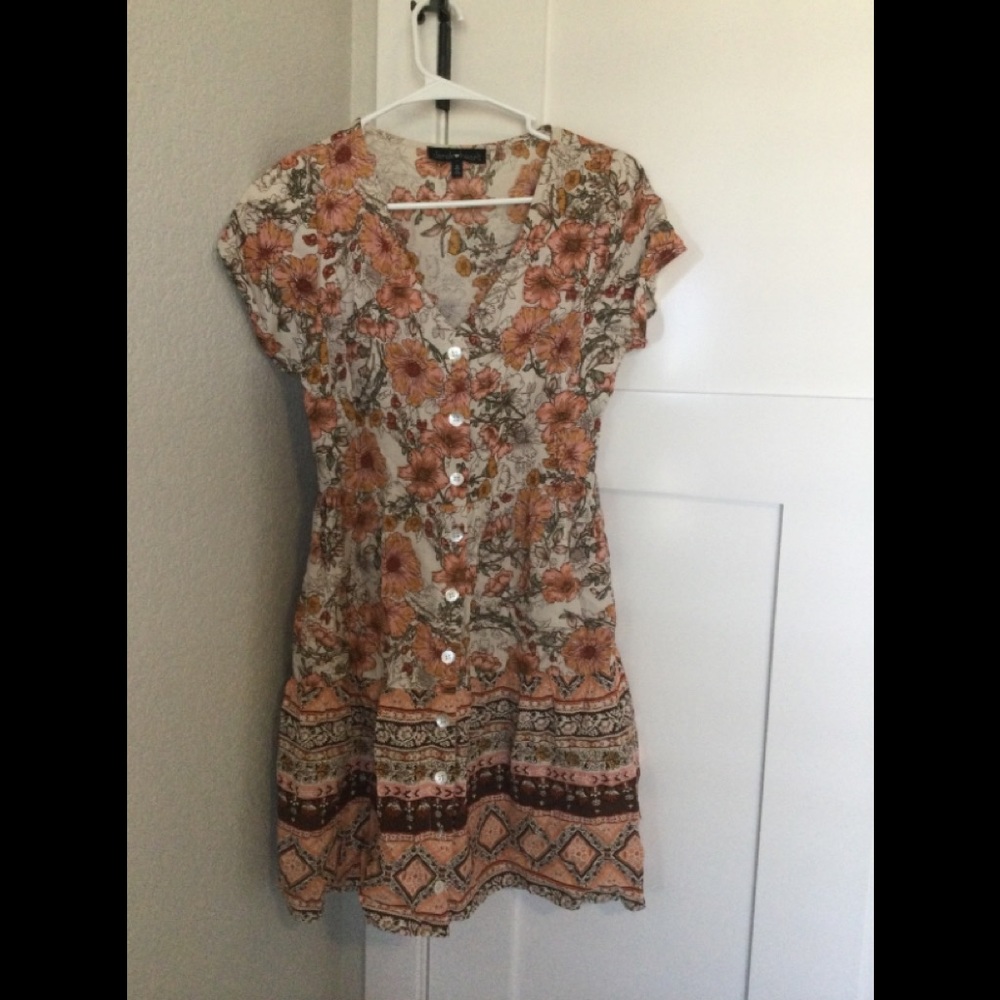 Super cute floral short dress size small